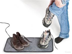 oinetako hezeak behatz onddoen garapenaren kausa gisa